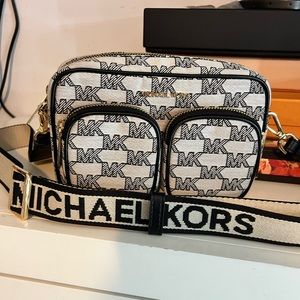 Michael Kors Multi Pochette